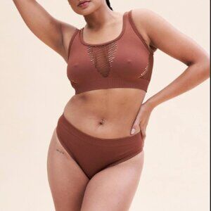 Lunalae set - basic low waist scrunch shorts & Ally bra in choco NWT small